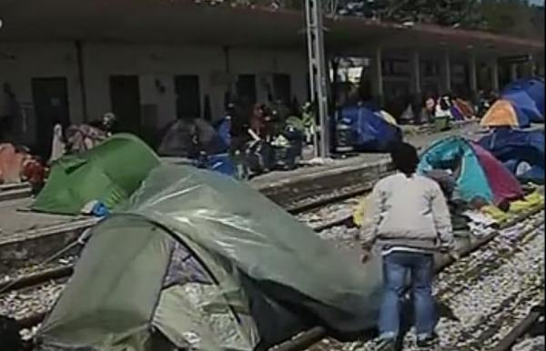 12.000 πρόσφυγες παραμένουν στην Ειδομένη