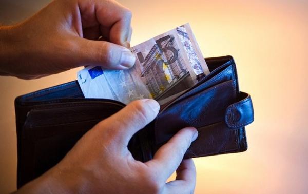 Που ξοδεύουν οι Έλληνες το μεγαλύτερο μέρος των χρημάτων τους