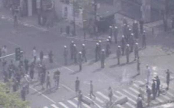 Επιχείρηση των ΜΑΤ στα επεισόδια στο Σύνταγμα