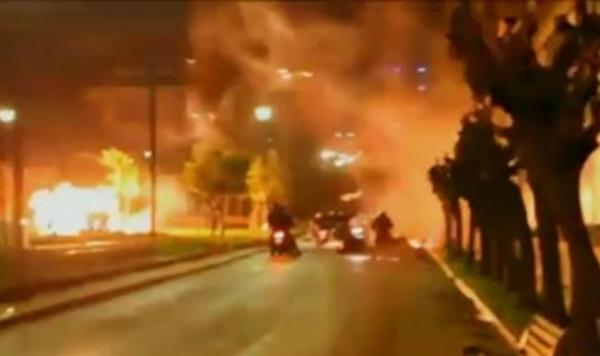 Επεισόδια και ζημιές στο κέντρο της Αθήνας από κουκουλοφόρους