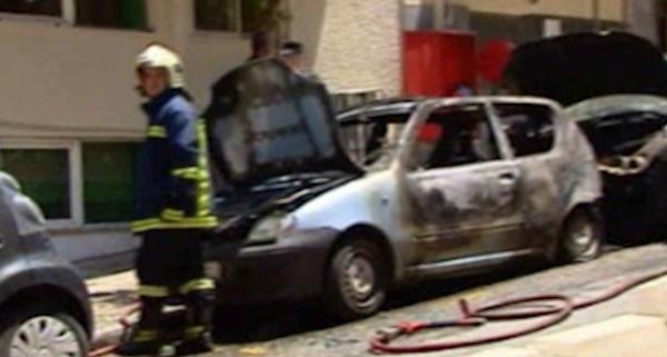 Τρεις τραυματίες από επίθεση κουκουλοφόρων με μολότοφ στο ΑΤ Εξαρχείων