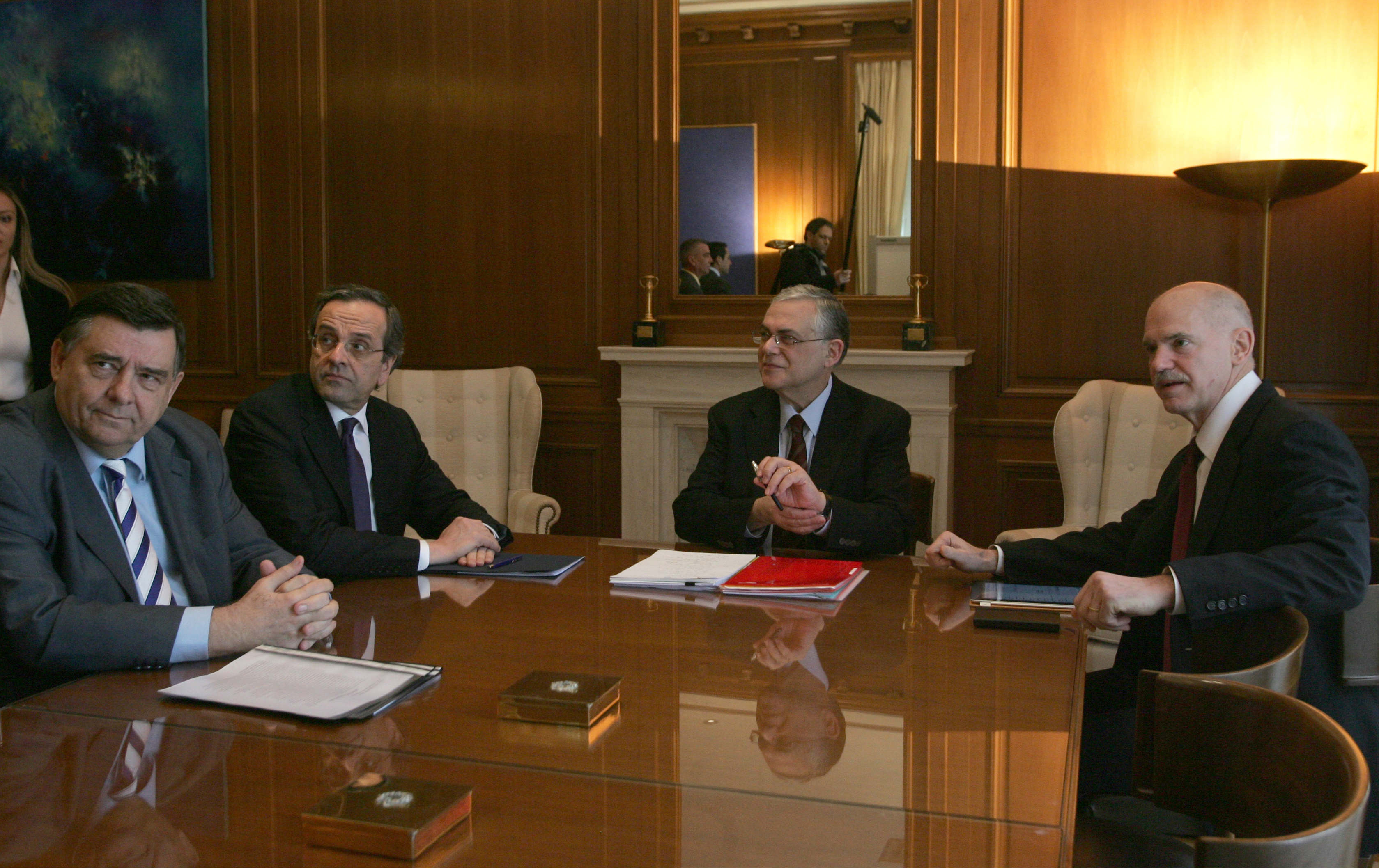 Ολονύχτια σκληρή διαπραγμάτευση για το νέο μνημόνιο