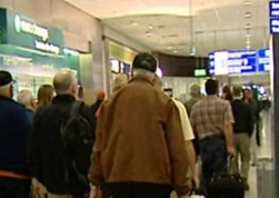 Επέστρεψαν οι πρώτοι Έλληνες που έζησαν τις αναταραχές στην Αίγυπτο