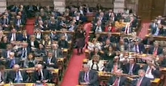 Σύγκρουση μεταξύ Ν.Δ. και ΠΑΣΟΚ για το πόρισμα της εξεταστικής για το έλλειμμα