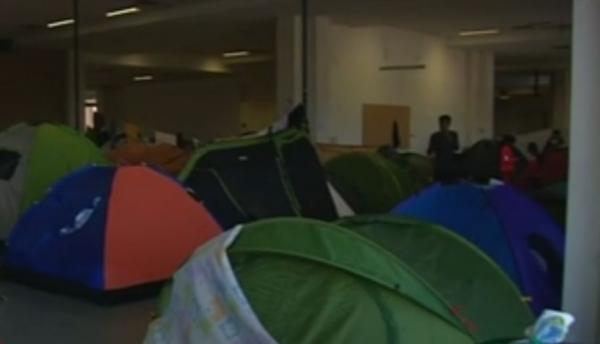 Ελληνικό: Σε άθλιες συνθήκες ζουν χιλιάδες πρόσφυγες και μετανάστες