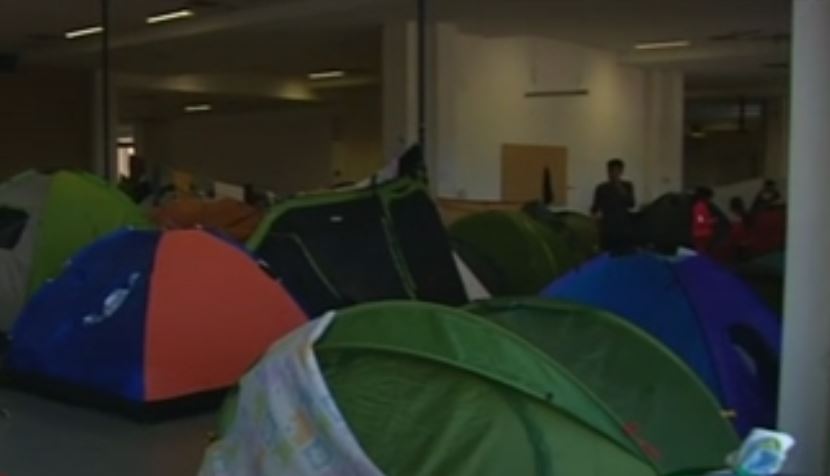 Ελληνικό: Σε άθλιες συνθήκες ζουν χιλιάδες πρόσφυγες και μετανάστες