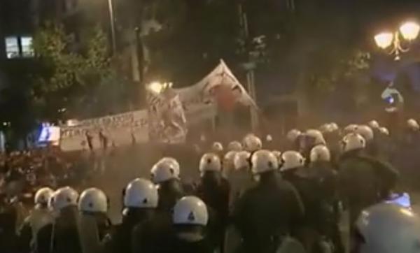 Μικρής έκτασης επεισόδια μεταξύ αστυνομίας και διαδηλωτών στη Σταδίου