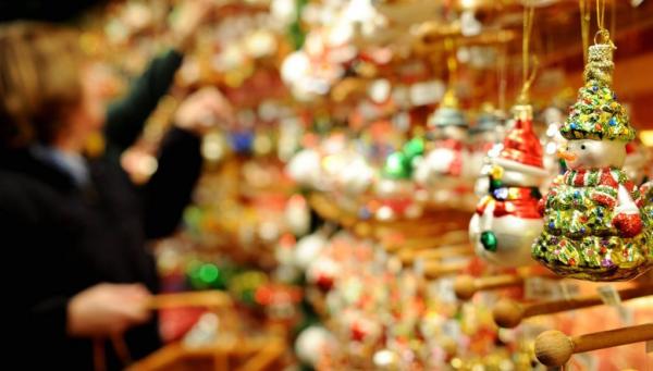 Ωράριο καταστημάτων : Ποιες Κυριακές είναι ανοιχτά τα μαγαζιά