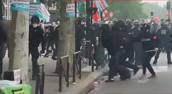 Δεκάδες τραυματίες στο Παρίσι σε διαδήλωση για τα εργασιακά