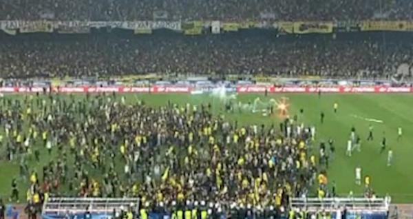 Πρωτοφανή επεισόδια στον τελικό Κυπέλλου