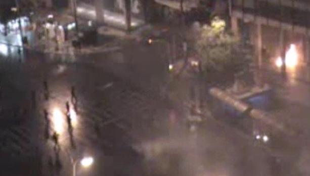 Επεισόδια και μολότοφ στην πλατεία Συντάγματος