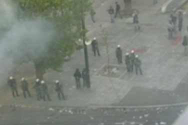 «Πολεμική» η ατμόσφαιρα στην πλατεία Συντάγμος