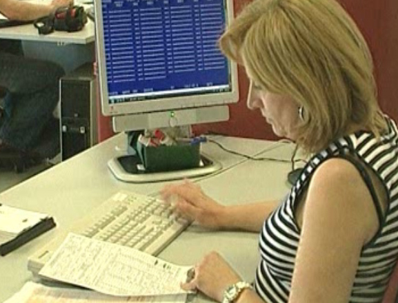 «Μαχαίρι» στα κοινωνικά επιδόματα