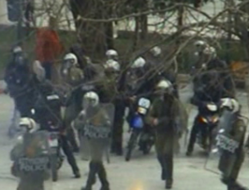 Σε πεδίο μάχης μετατράπηκε το κέντρο της Αθήνας στο περιθώριο της 24ωρης απεργίας