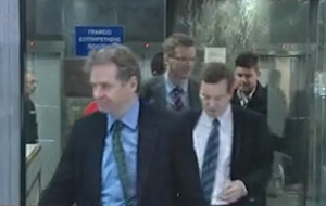 Στο «στόχαστρο» της τρόικας και πάλι μισθοί και συντάξεις