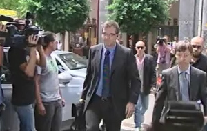 Ανοιχτό το μέτωπο κατώτατου μισθού και αποζημιώσεων