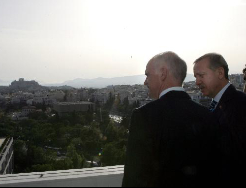 Στην Αθήνα έφτασε ο πρωθυπουργός της Τουρκίας Ταγίπ Ερντογάν