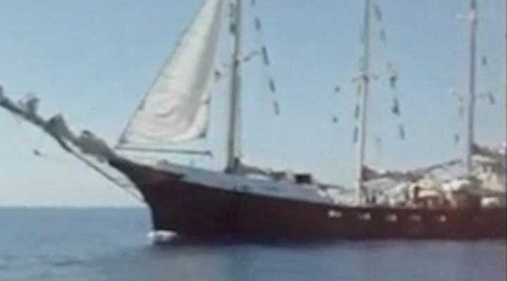 Ισραηλινό μπλόκο στο Estelle λίγα μίλια έξω από το λιμάνι της Γάζας