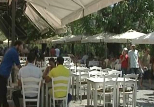 Εξετάζεται πρόταση για ΦΠΑ δύο ταχυτήτων στην εστίαση