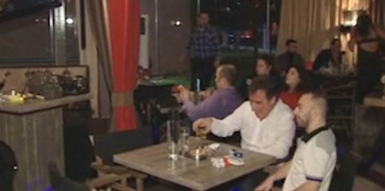 Τη μείωση του φόρου στην εστίαση θα ζητήσει από την τρόικα η κυβέρνηση