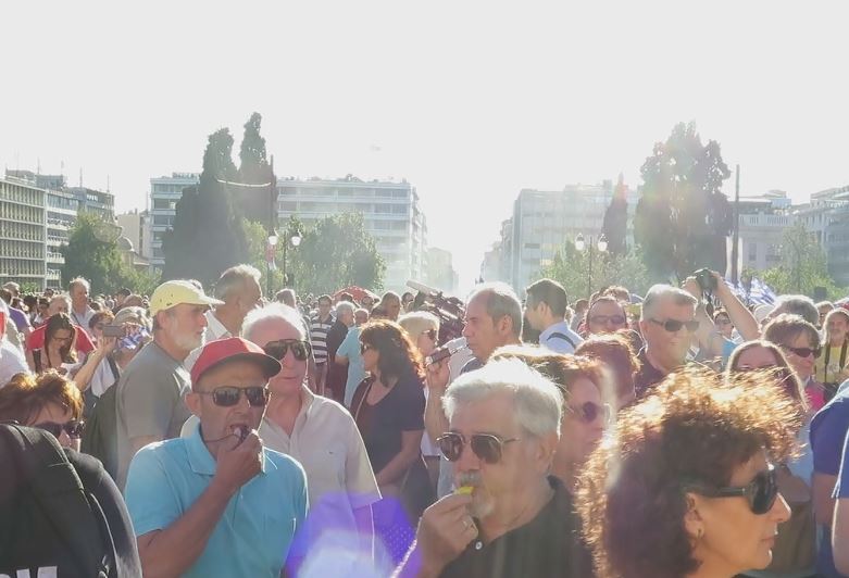 Η συγκέντρωση της κίνησης «Παραιτηθείτε»στο Σύνταγμα