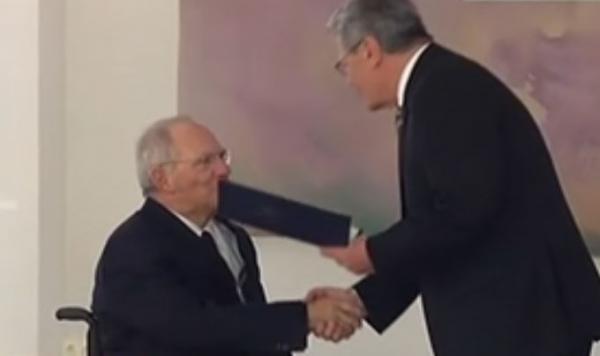 Σόιμπλε: Στήριξη από τον ESM προϋποθέτει τρόικα