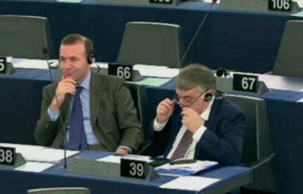 Σφοδρή αντιπαράθεση Παπαδημούλη-Βέμπερ στο Ευρωκοινοβούλιο