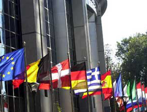 Μαίνεται η πολυγλωσσία στους κόλπους της Ευρωζώνης για το ελληνικό πρόβλημα