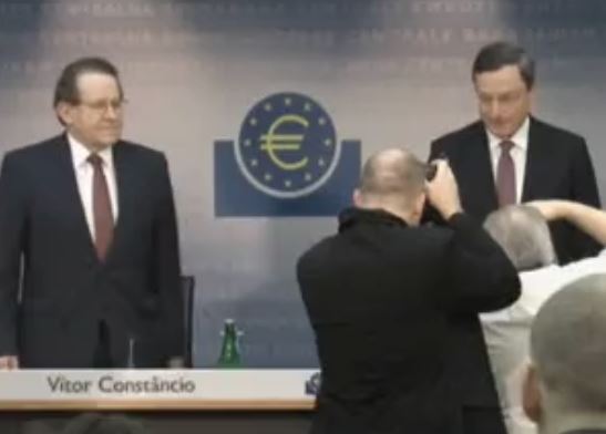 Έτοιμη να δράσει η ΕΚΤ για να ενισχύσει την ευρωζώνη τονίζει ο Ντράγκι