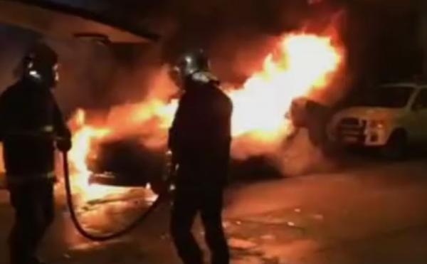 Φωτιές σε ΙΧ και κάδους από αντιεξουσιαστές στο κέντρο της Αθήνας