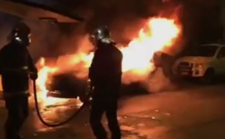 Φωτιές σε ΙΧ και κάδους από αντιεξουσιαστές στο κέντρο της Αθήνας