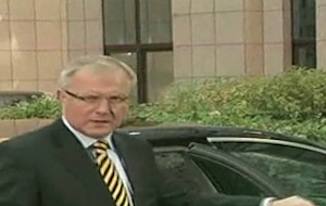 Ο.Ρεν: Η κρίση χρέους έφτασε στον πυρήνα της ευρωζώνης