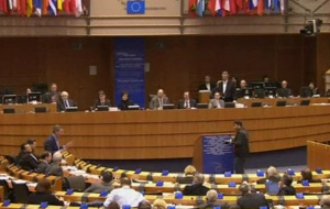 «Φωτιές» άναψε στην ευρωβουλή η πρόταση περί «επιτρόπου»