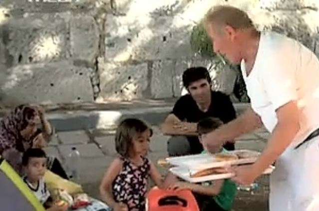 Ο φούρναρης της Κω που δίνει το ψωμί στους πρόσφυγες