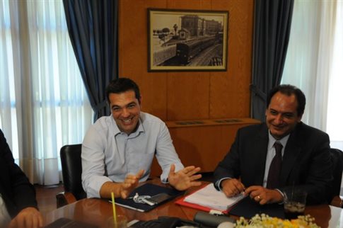 Τσίπρας στο υπουργείο Υποδομών: Από οικονομολόγους καήκαμε
