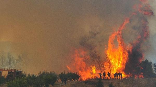 Μεγάλη πυρκαγιά απειλεί χωριά στην Αχαΐα