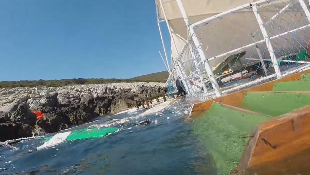 Λιμενικό: Εικόνες που σοκάρουν από το ναυάγιο με τους πρόσφυγες στο Φαρμακονήσι