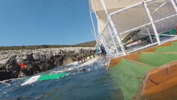 Λιμενικό: Εικόνες που σοκάρουν από το ναυάγιο με τους πρόσφυγες στο Φαρμακονήσι