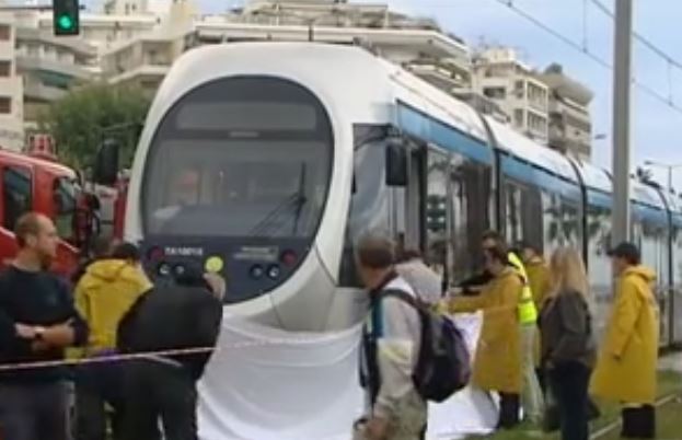 Τραγωδία στο Φλοίσβο: Τραμ παρέσυρε και σκότωσε γυναίκα