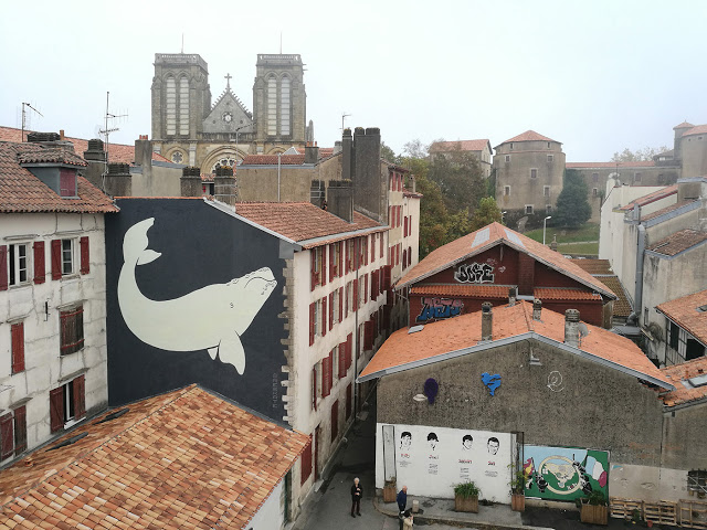 «Μαγική» τοιχογραφία φάλαινας στην Βαρκελώνη