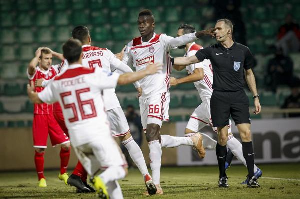 Σε λίγο δεν θα του δίνουν ούτε φάουλ