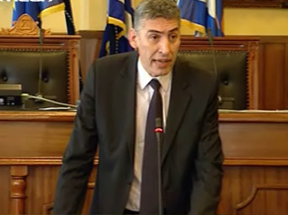 Με αιχμές κατά του ΠΑΣΟΚ παρέδωσε ο Π.Φασούλας στον νέο δήμαρχο Πειραιά