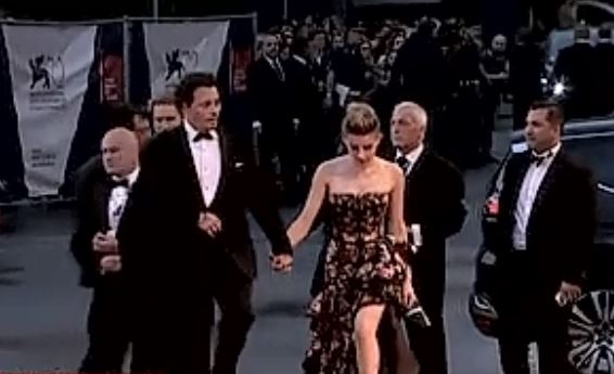 Το νέο στιλ του Tζόνι Ντεπ στην πρεμιέρα του Φεστιβαλ της Βενετίας