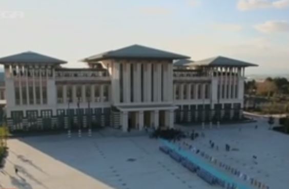 Επίσκεψη του Πάπα Φραγκίσκου στο «Λευκό Παλάτι» του Ερντογάν