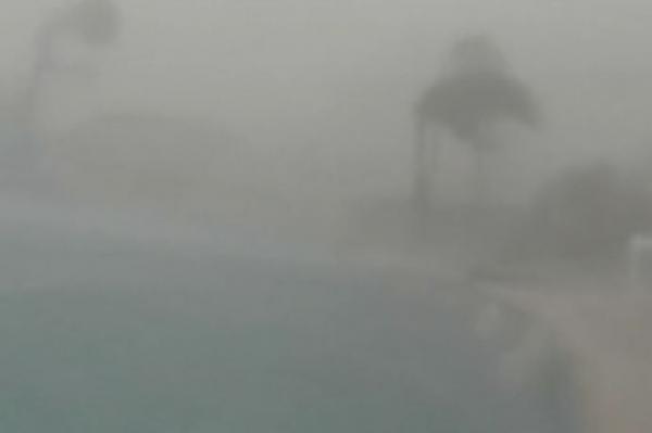 Νέο βίντεο ντοκουμέντο την ένταση του τυφώνα στις Φιλιππίνες