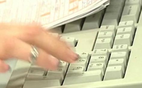 Έως και 12 άτοκες δόσεις δίνουν οι τράπεζες για πληρωμή με πιστωτική κάρτα