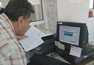 Μισθωτοί και συνταξιούχοι σηκώνουν το μεγαλύτερο φορολογικό βάρος