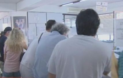 Οι φορολογούμενοι καλούνται να πληρώσουν 10,8 δις με πέντε μήνες