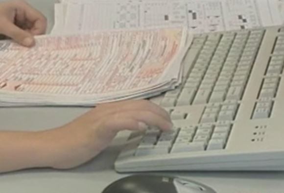 «Σκιές» στον τρόπο υπολογισμού του φόρου για μισθωτούς-συνταξιούχους