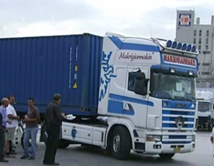 Αποχωρούν από τα μπλόκα πολλοί μεταφορείς, διαφωνεί η επιτροπή αγώνα με την αναστολή της απεργίας